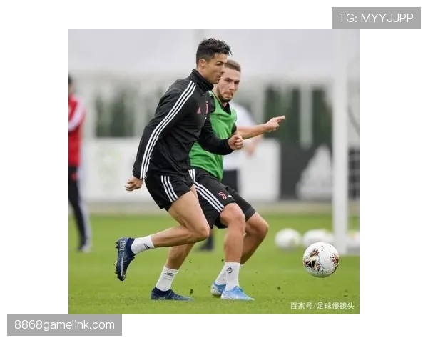 刷到C罗的酒店早餐，桌上那一摞摞看得我连泡面都不好意思吃